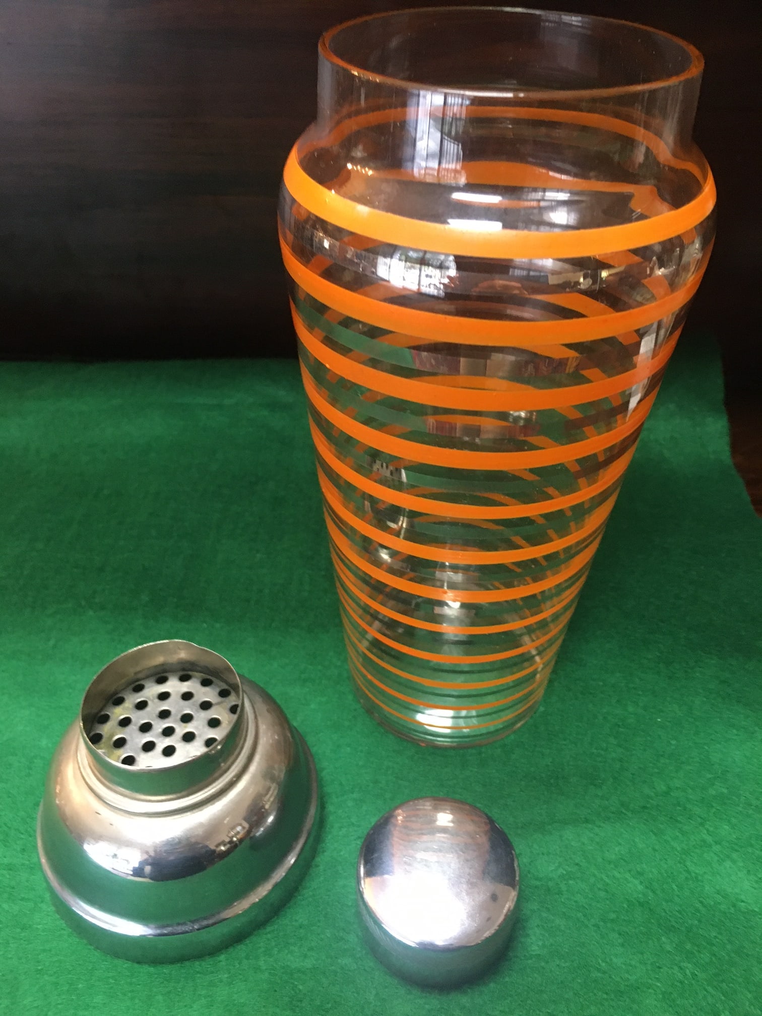 1930s Art Deco Cobbler Type Cocktail Shaker by Anchor-Hocking in the "Rings" Pattern - 4