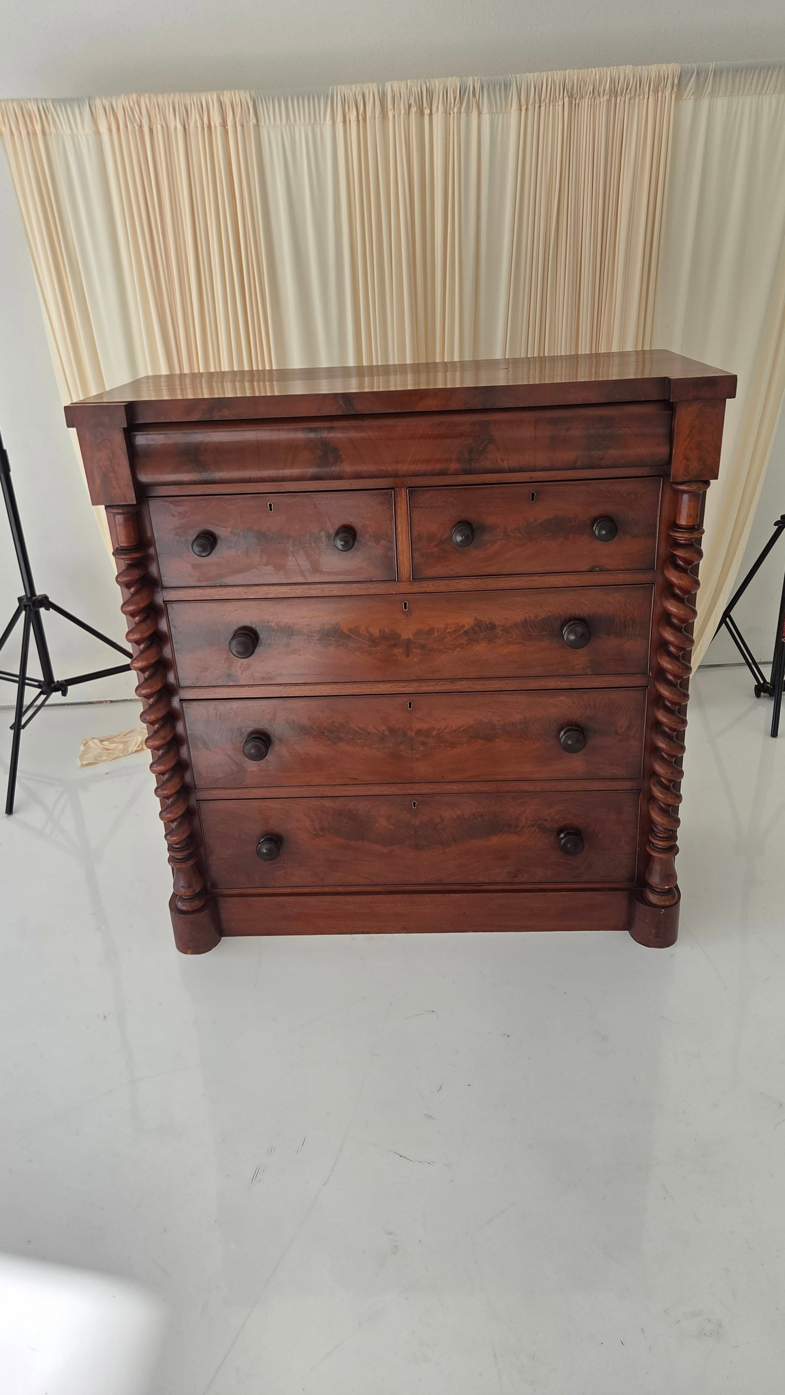 Antique Victorian Mahogany Chest of Drawers (Scotch Chest) Likely From 1850-1870s With Barley Twist - 10