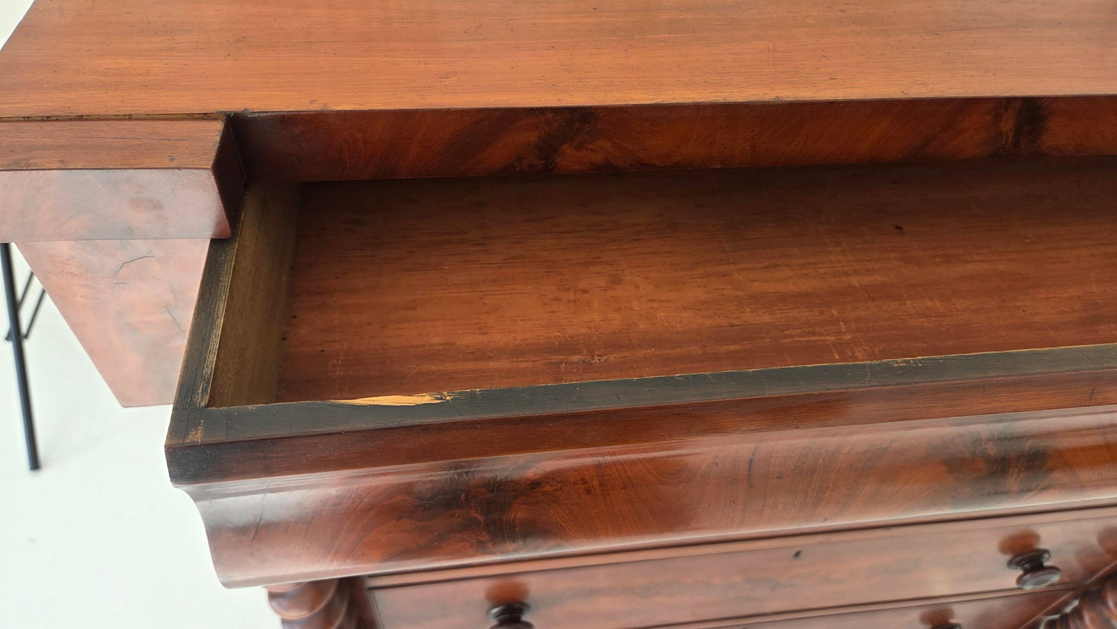 Antique Victorian Mahogany Chest of Drawers (Scotch Chest) Likely From 1850-1870s With Barley Twist - 11