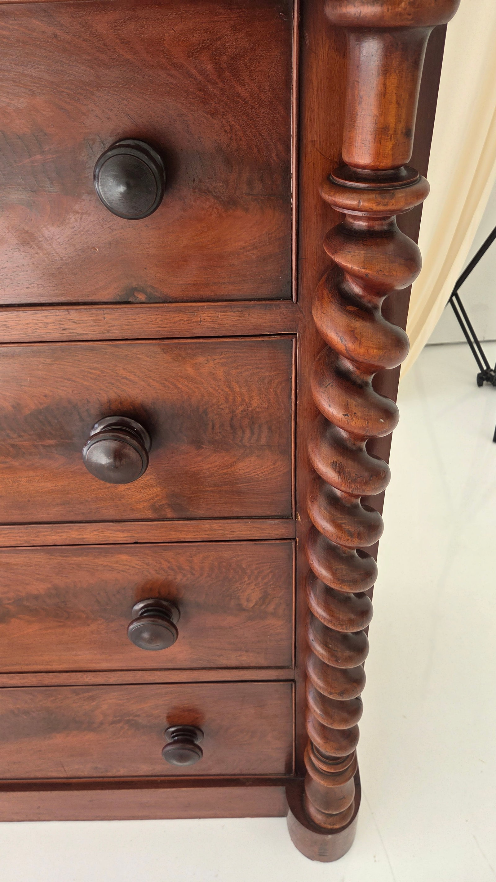 Antique Victorian Mahogany Chest of Drawers (Scotch Chest) Likely From 1850-1870s With Barley Twist - 12