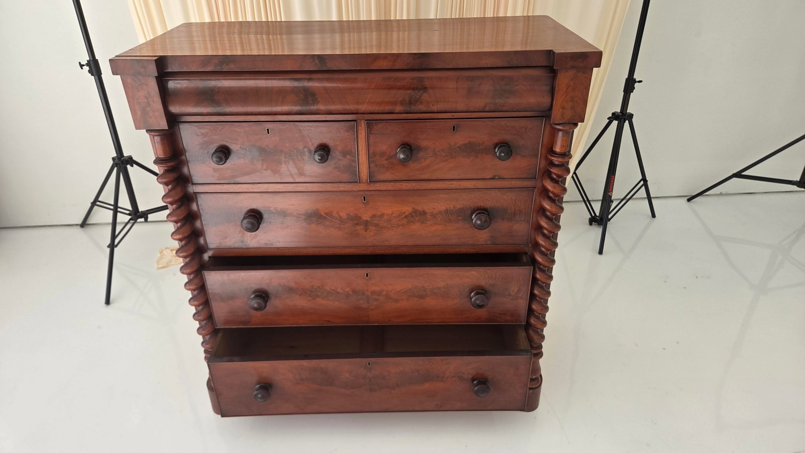 Antique Victorian Mahogany Chest of Drawers (Scotch Chest) Likely From 1850-1870s With Barley Twist - 14