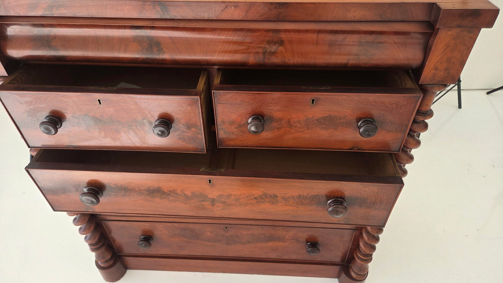 Antique Victorian Mahogany Chest of Drawers (Scotch Chest) Likely From 1850-1870s With Barley Twist - 16