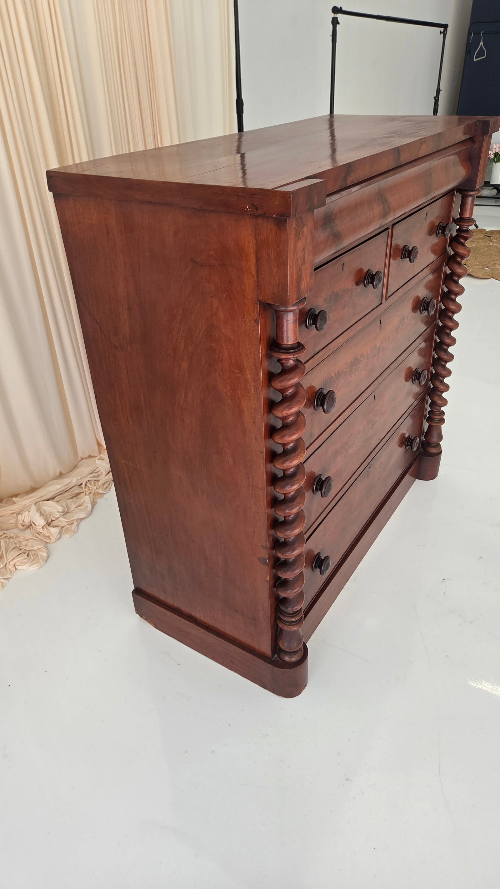 Antique Victorian Mahogany Chest of Drawers (Scotch Chest) Likely From 1850-1870s With Barley Twist - 4