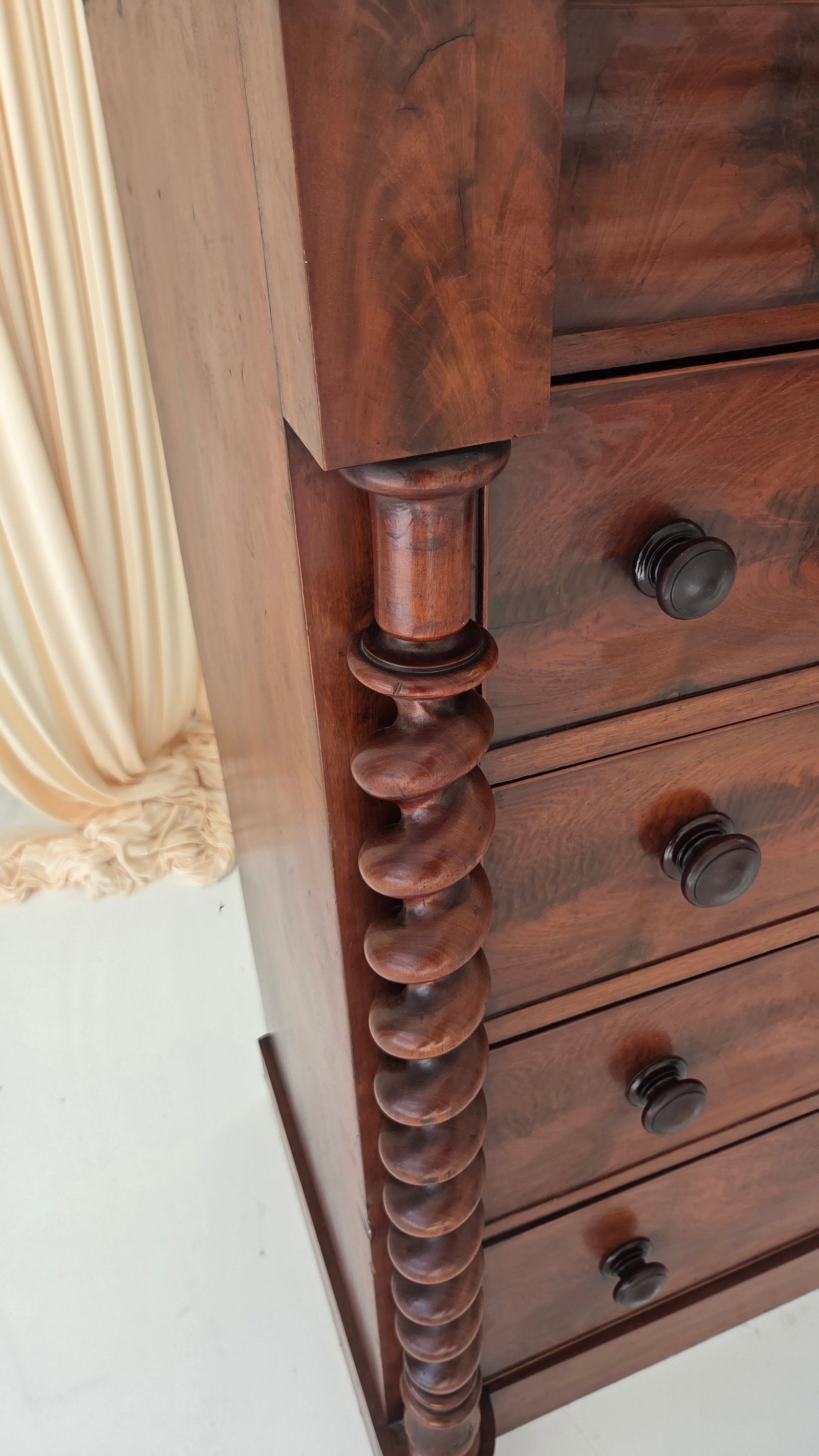 Antique Victorian Mahogany Chest of Drawers (Scotch Chest) Likely From 1850-1870s With Barley Twist - 6