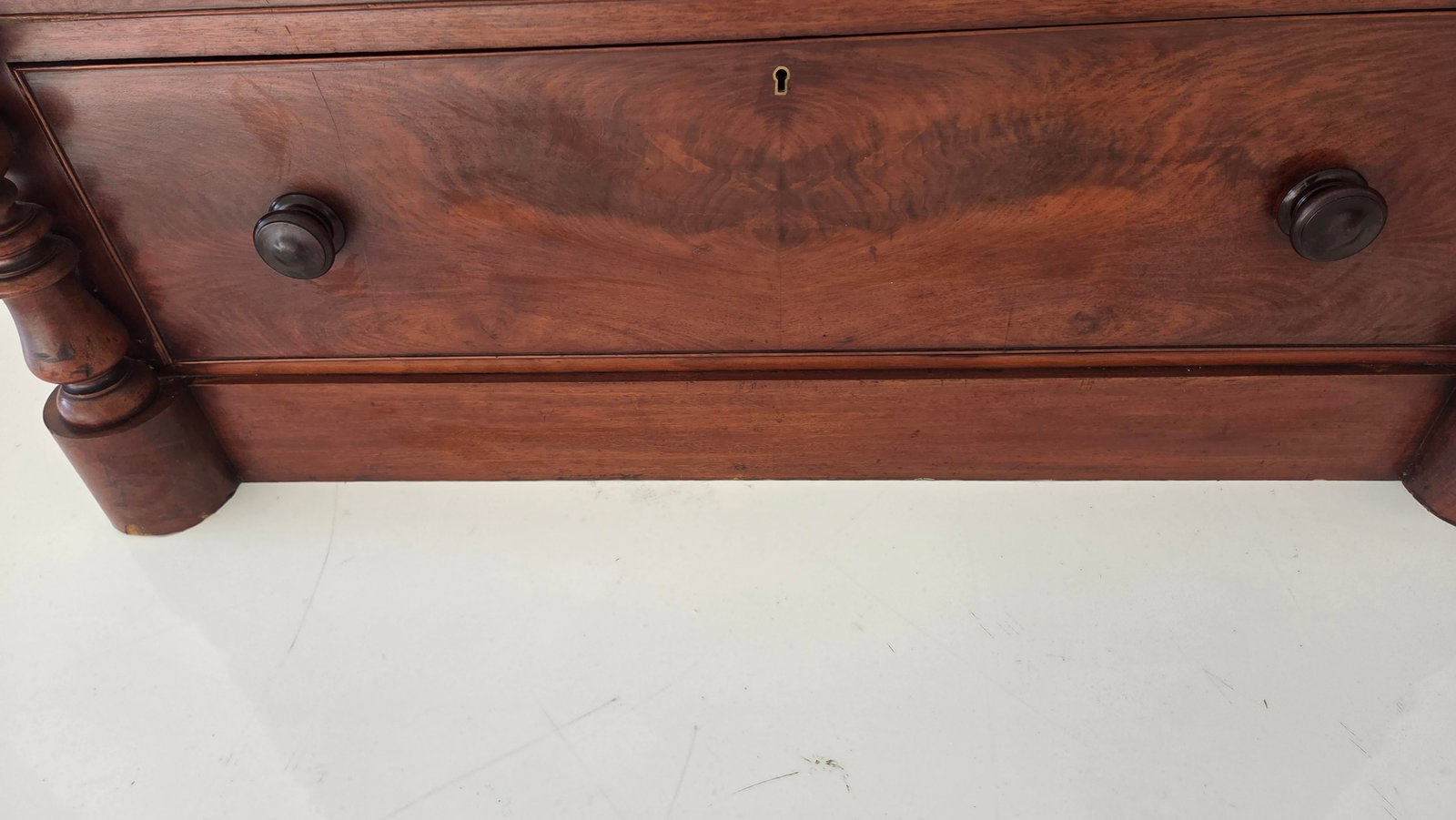 Antique Victorian Mahogany Chest of Drawers (Scotch Chest) Likely From 1850-1870s With Barley Twist - 7