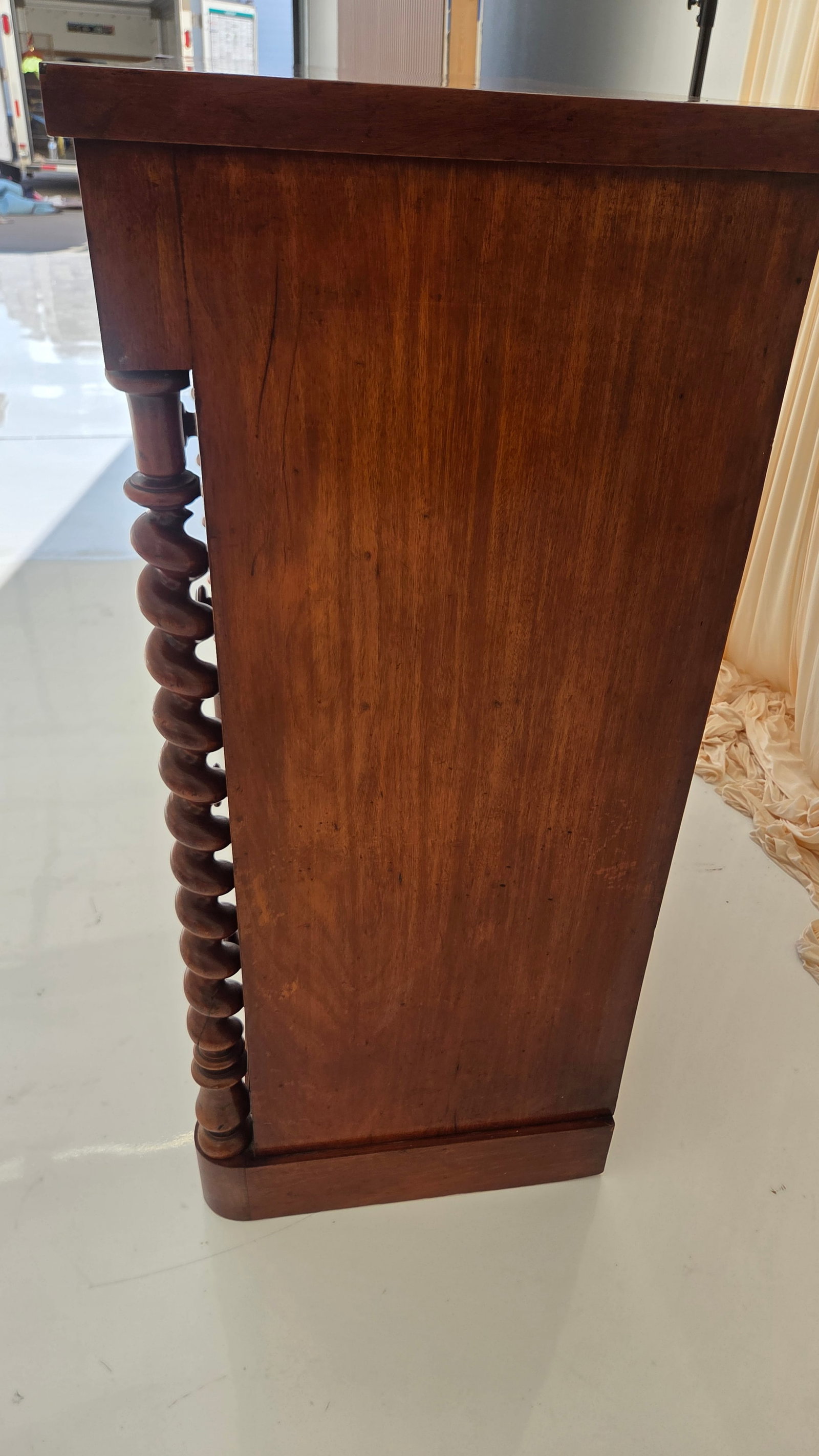 Antique Victorian Mahogany Chest of Drawers (Scotch Chest) Likely From 1850-1870s With Barley Twist - 9