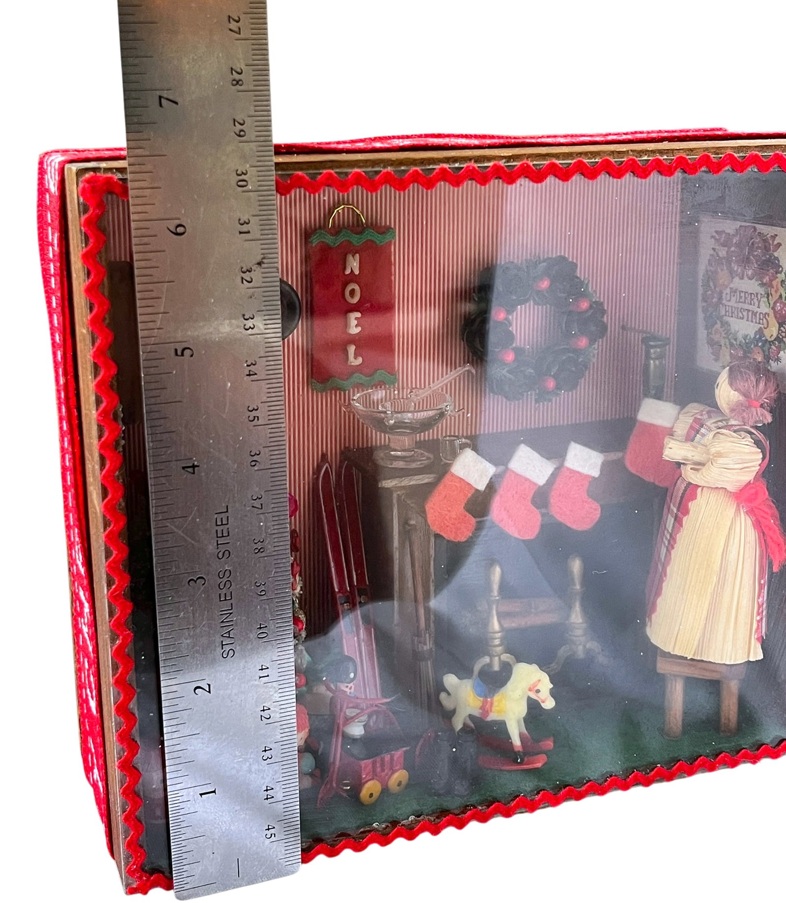 Vintage Handmade Christmas Diorama Shadow Box With Miniature Holiday Stocking by the Fire Scene. - 10