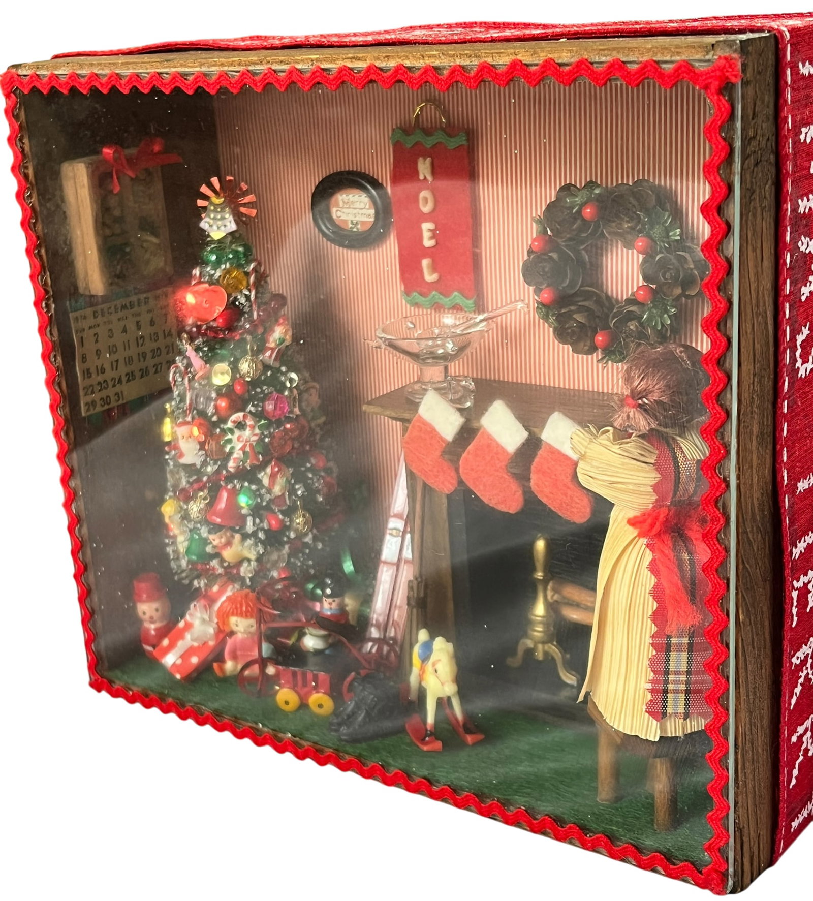 Vintage Handmade Christmas Diorama Shadow Box With Miniature Holiday Stocking by the Fire Scene. - 2