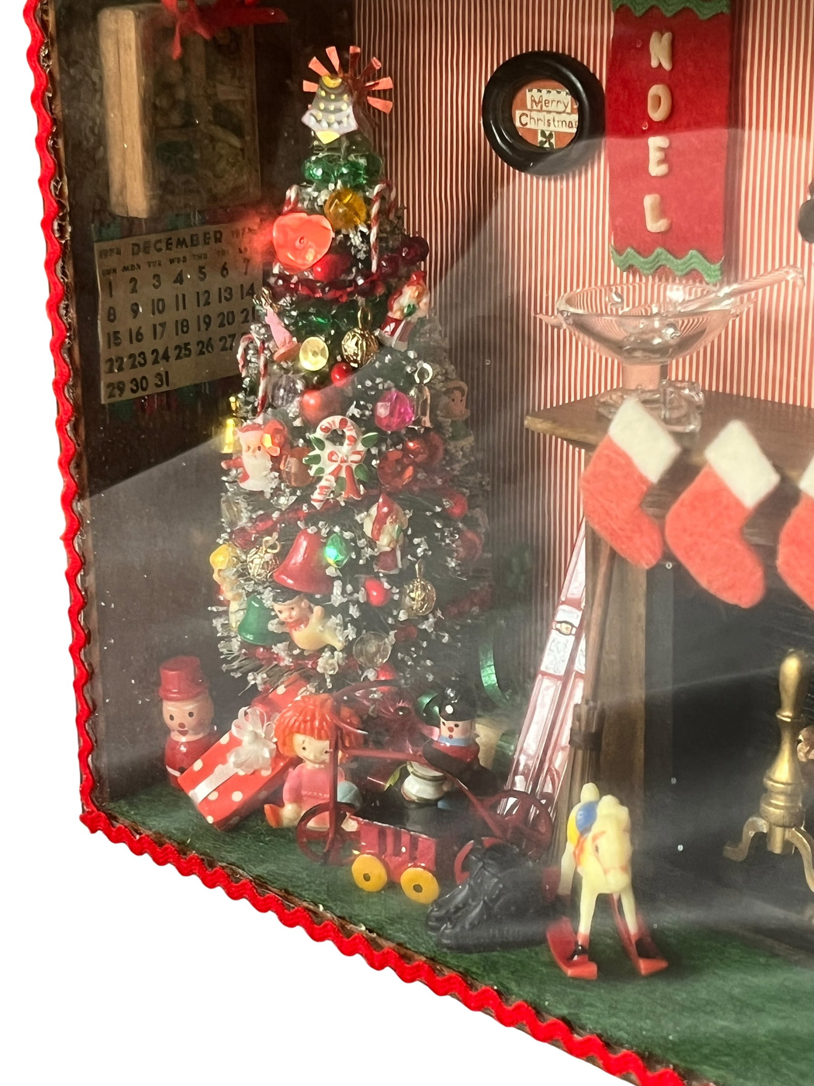 Vintage Handmade Christmas Diorama Shadow Box With Miniature Holiday Stocking by the Fire Scene. - 8
