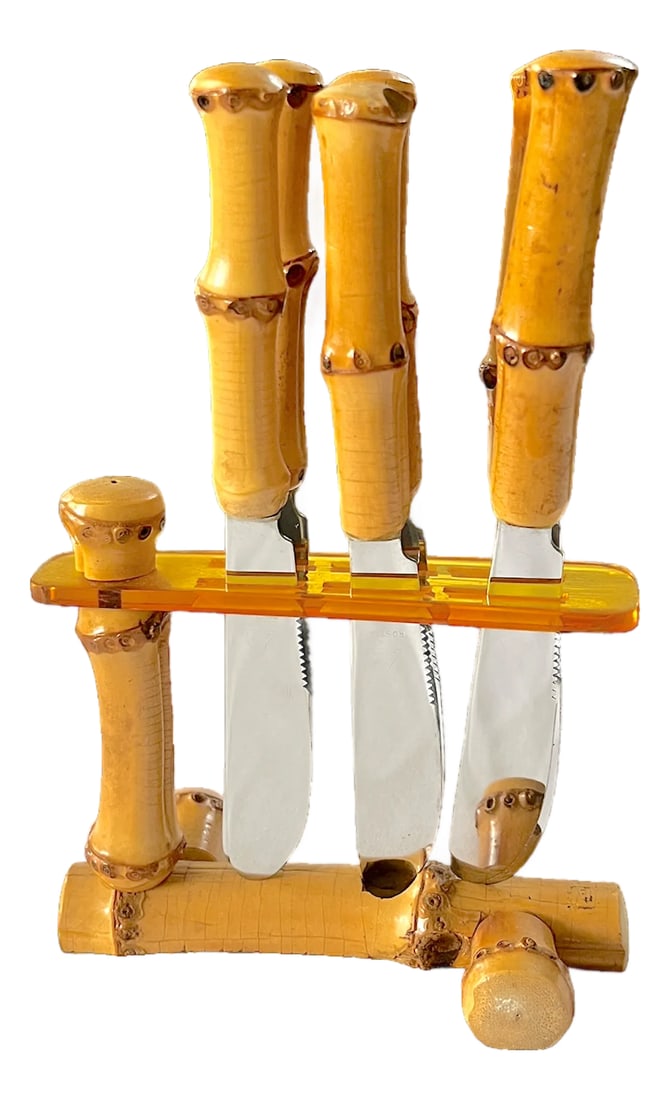 Vintage Midcentury Solingen Rostfrei Germany Bamboo-Handled Stainless Steel Appetizer or Butter Spre: A complete vintage set of six bamboo-handled spreader knives by Solingen, Germany, presented in their original matching bamboo-form display stand. Executed in warm honey-toned faux bamboo with