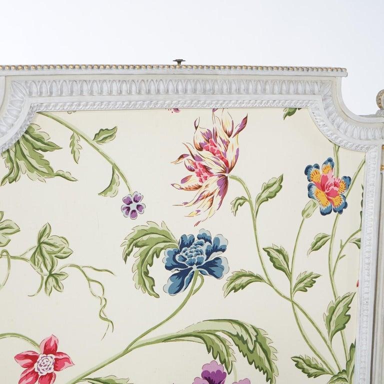 French Louis XVI Style White & Gilt Fire Screen With Floral Fabric, 20th C - 14