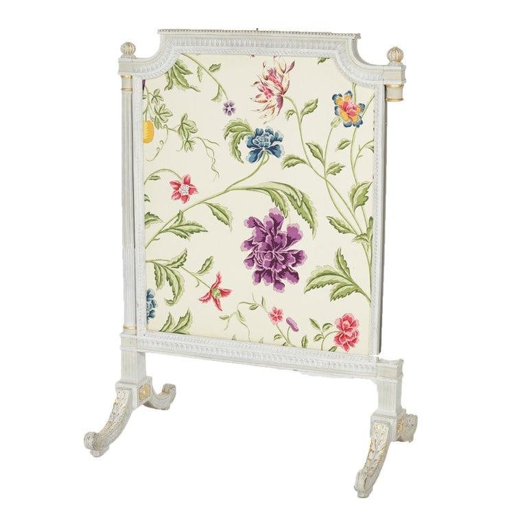 French Louis XVI Style White & Gilt Fire Screen With Floral Fabric, 20th C - 3