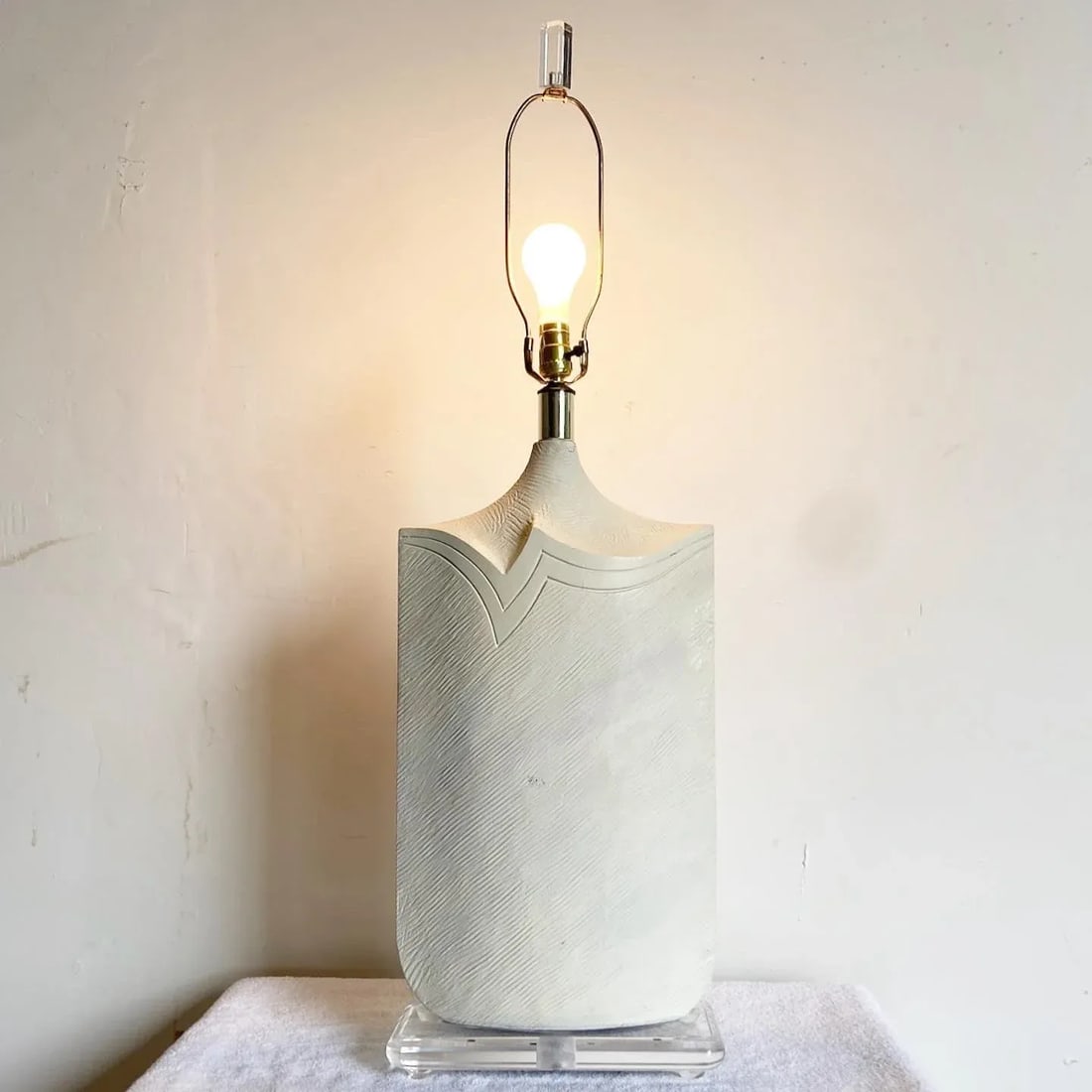 Postmodern Oversized Ceramic and Lucite Table Lamp by Casual Lamps - 3