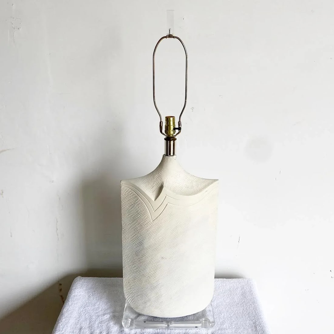 Postmodern Oversized Ceramic and Lucite Table Lamp by Casual Lamps - 4