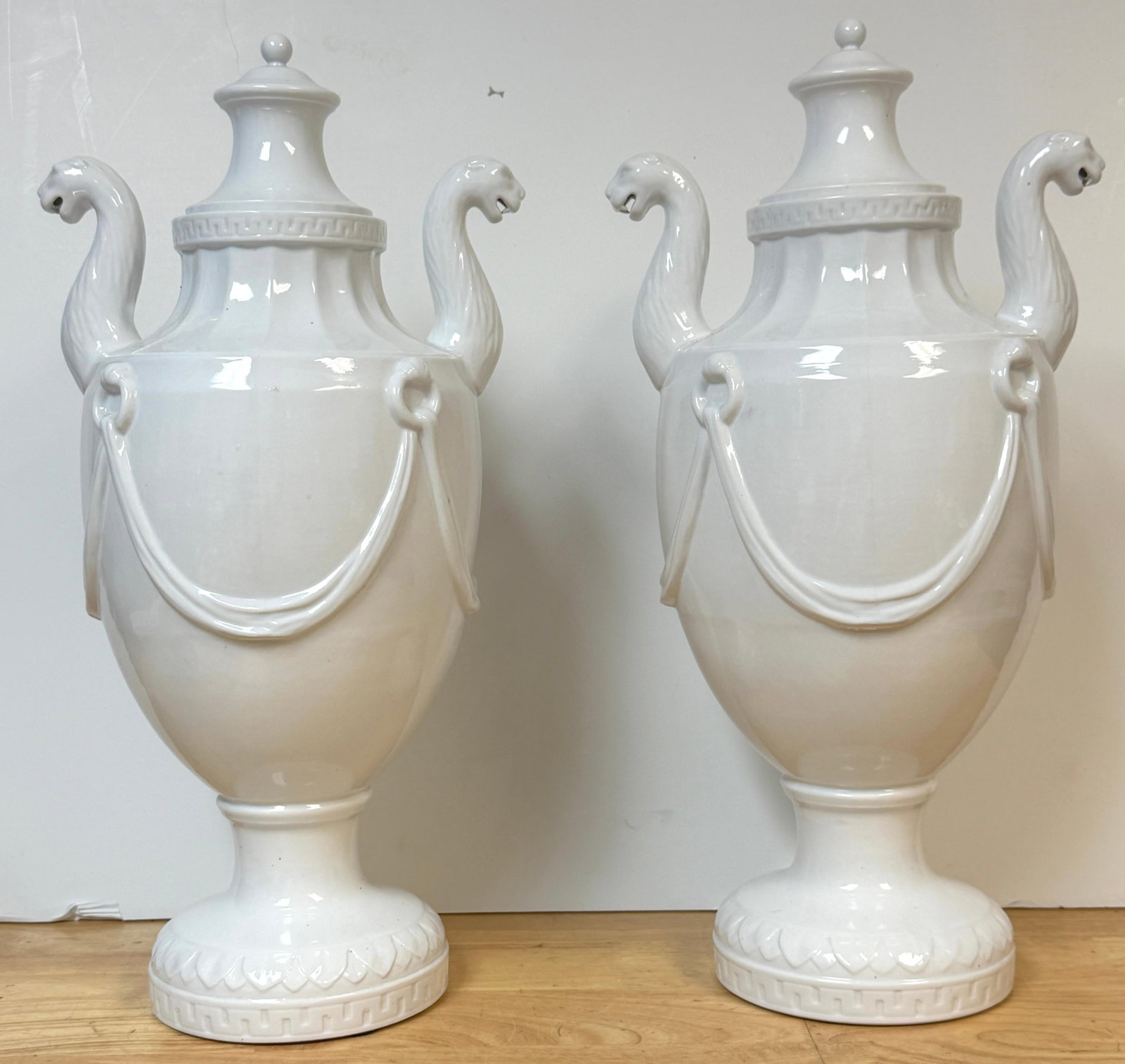 Pair Neoclassical Blanc de Chine Porcelain Urns, Attributed Nymphenburg, 20th C. - 14