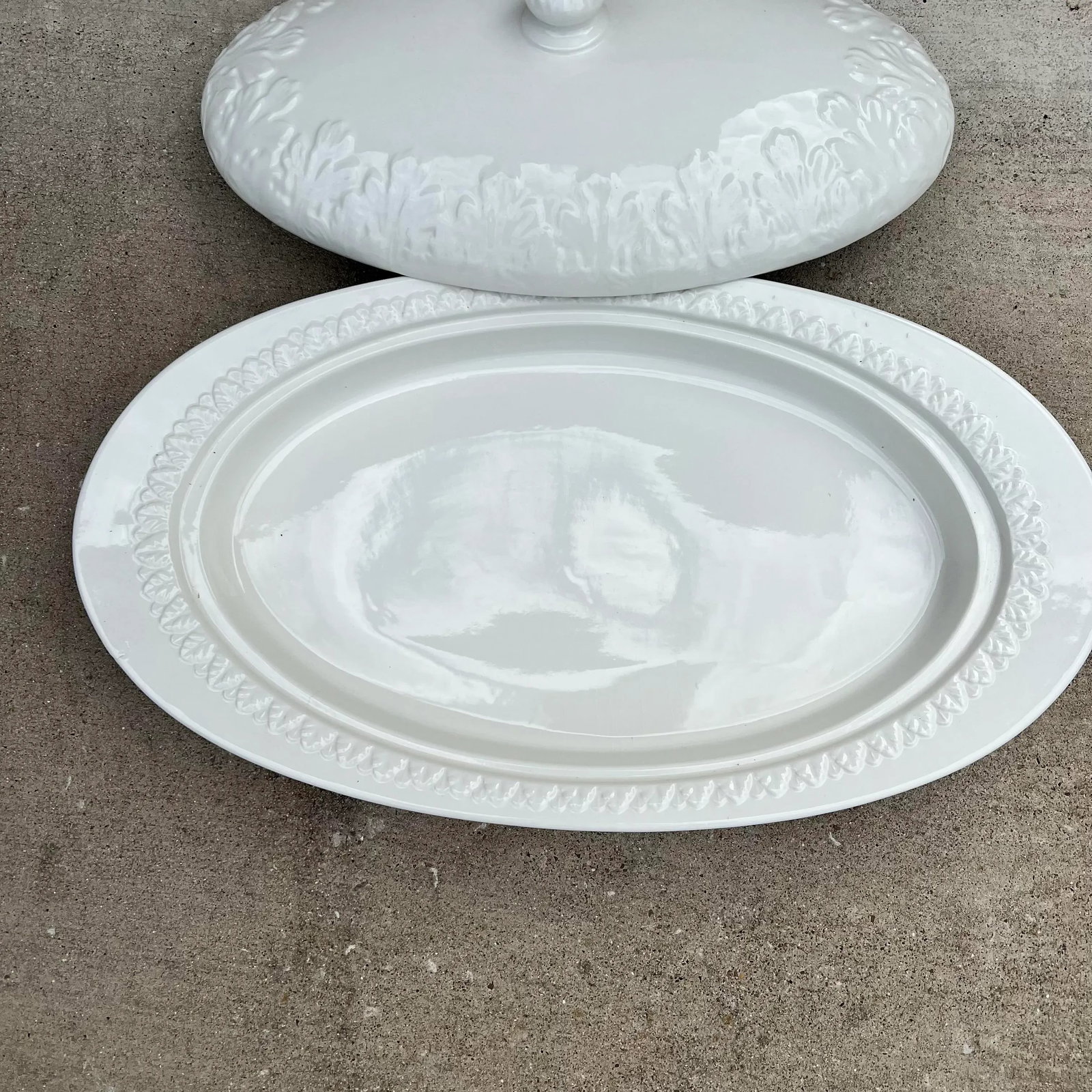 1990s Italian Large White Ironstone Covered Oval Serving Dish With Acanthus Design - 6