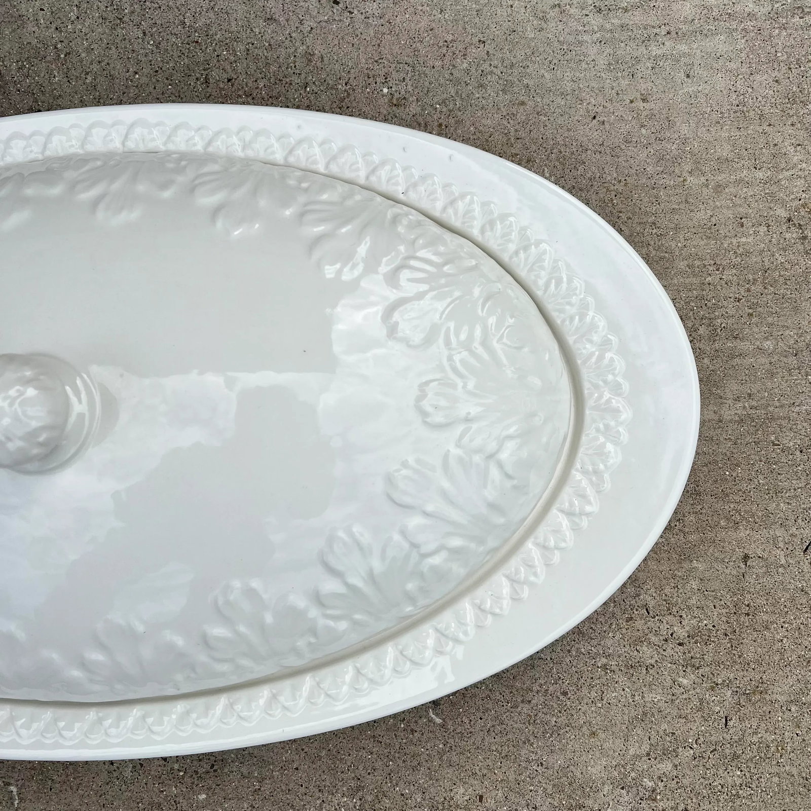 1990s Italian Large White Ironstone Covered Oval Serving Dish With Acanthus Design - 7