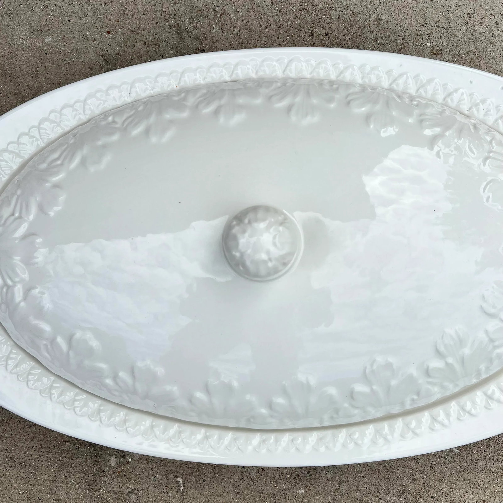 1990s Italian Large White Ironstone Covered Oval Serving Dish With Acanthus Design - 8