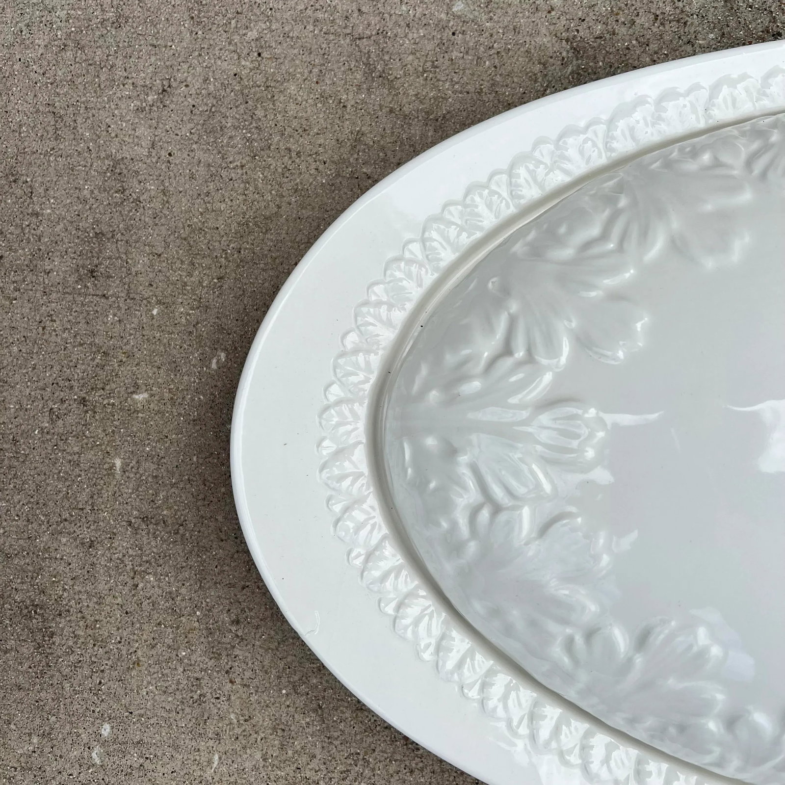 1990s Italian Large White Ironstone Covered Oval Serving Dish With Acanthus Design - 9