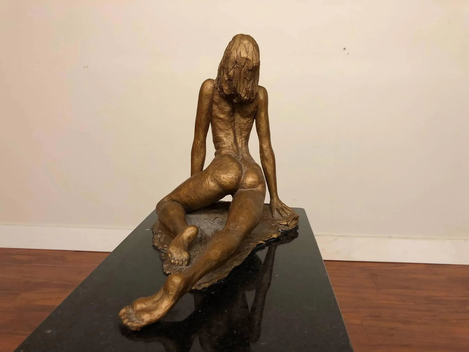 Female Nude Sculpture on a Mirrored Pedestal - 11