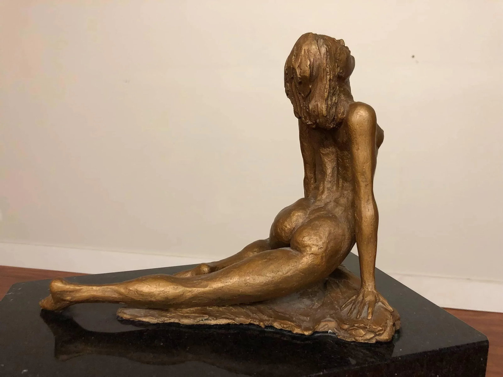 Female Nude Sculpture on a Mirrored Pedestal - 5