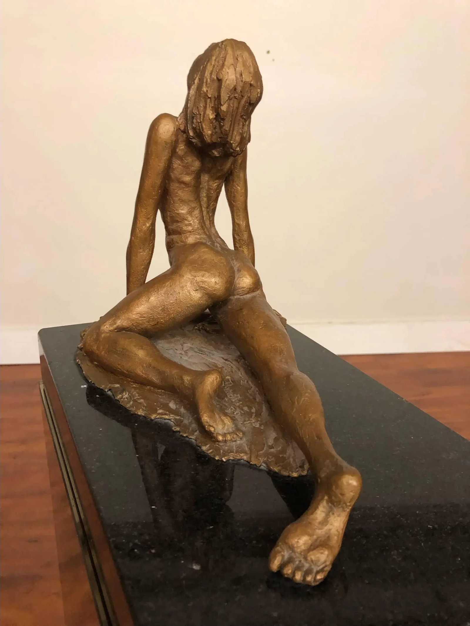 Female Nude Sculpture on a Mirrored Pedestal - 8