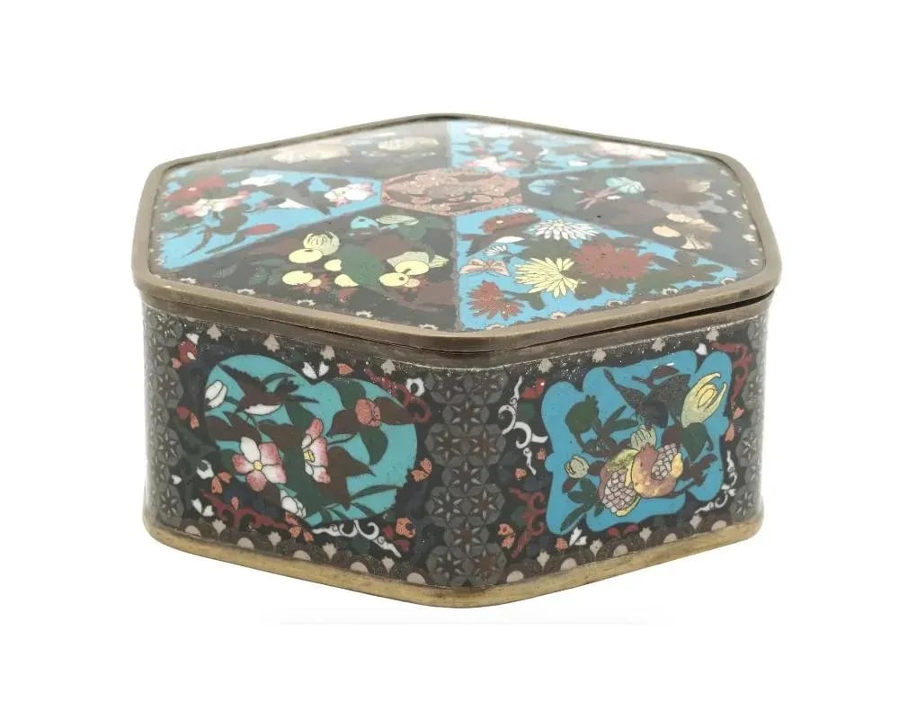 Large Meiji Japanese Cloisonne Enamel Box With Fruits, Sea Life, Birds and Insects - 3