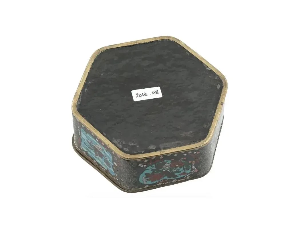Large Meiji Japanese Cloisonne Enamel Box With Fruits, Sea Life, Birds and Insects - 6