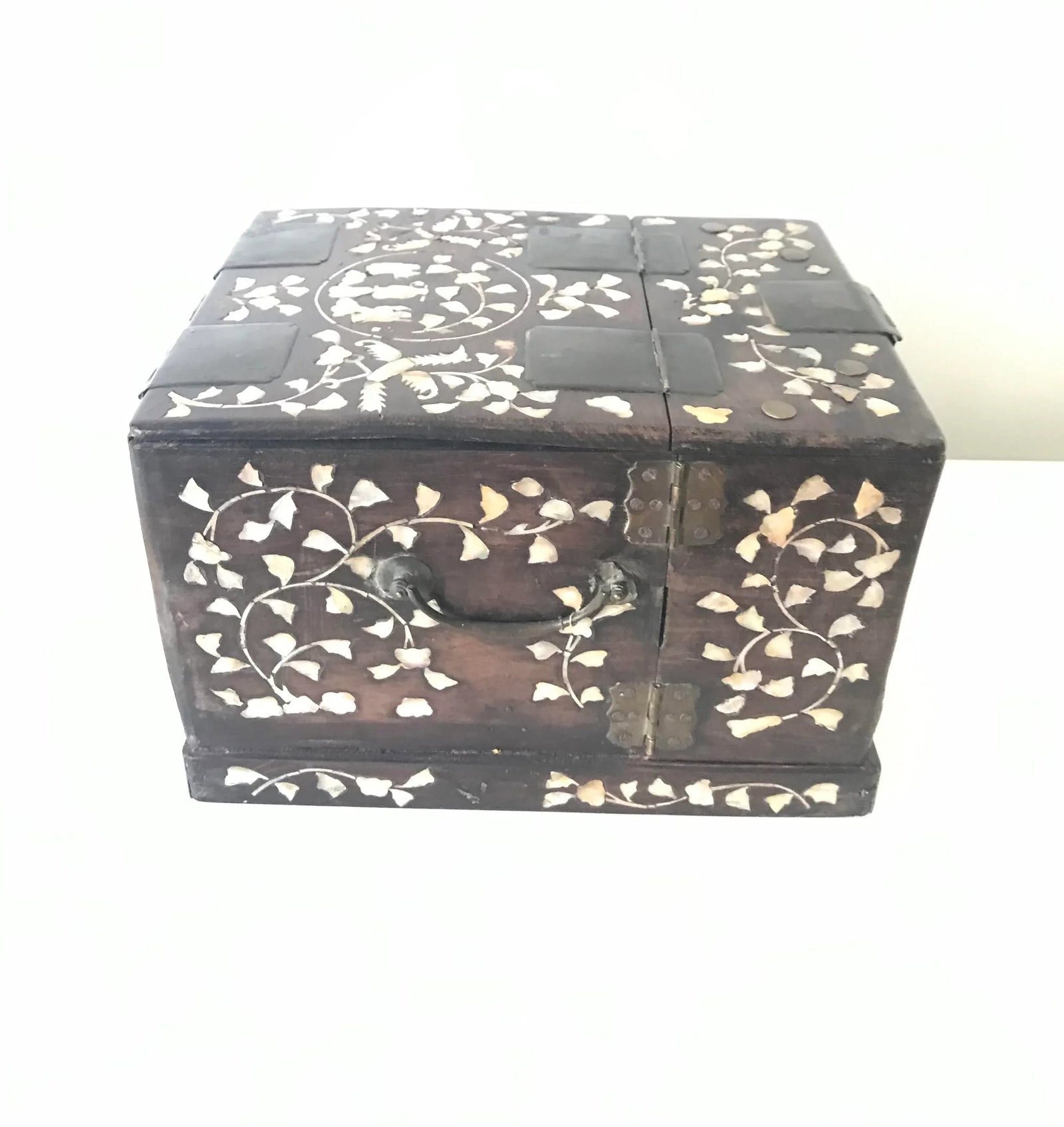 Chinese Qing Dynasty Mother of Pearl Shell Inlay Hardwood Jewelry Box With Shell - 4