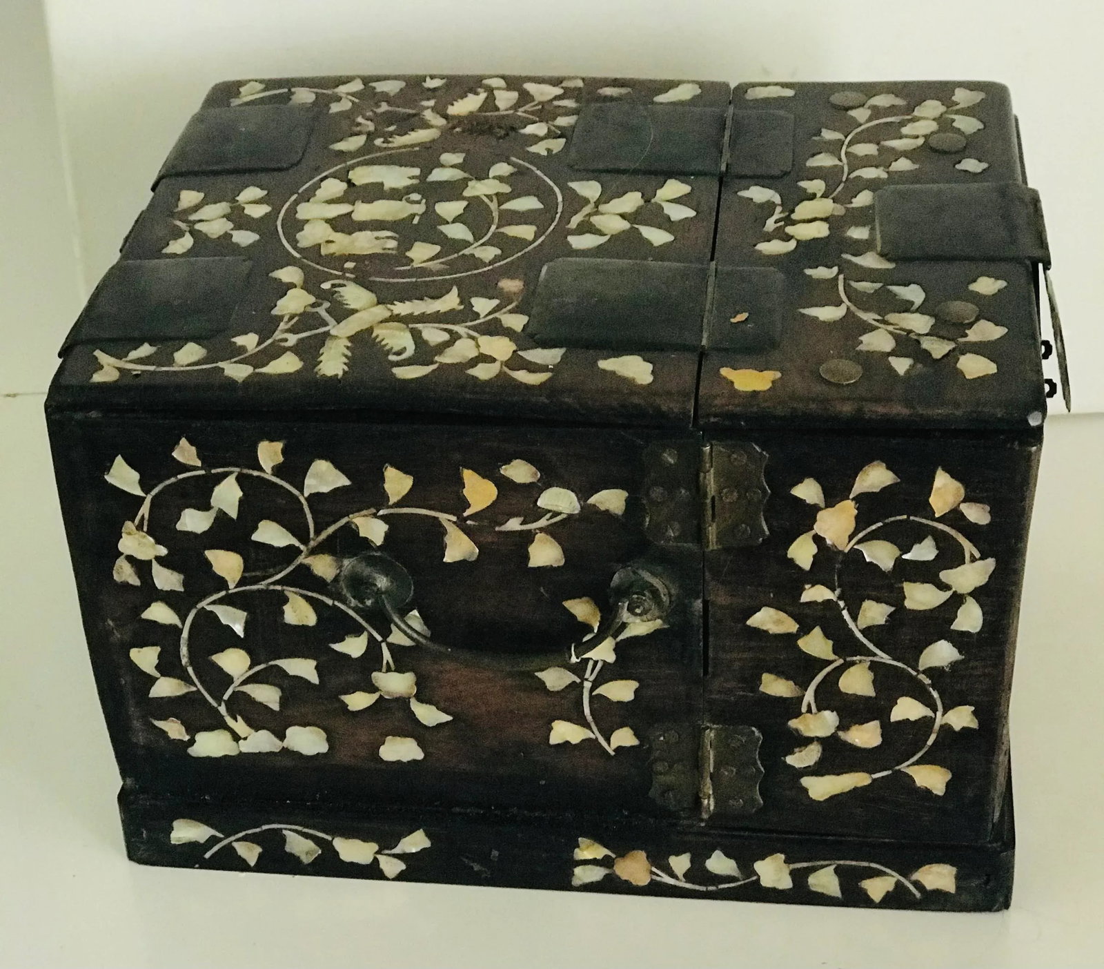 Chinese Qing Dynasty Mother of Pearl Shell Inlay Hardwood Jewelry Box With Shell - 7