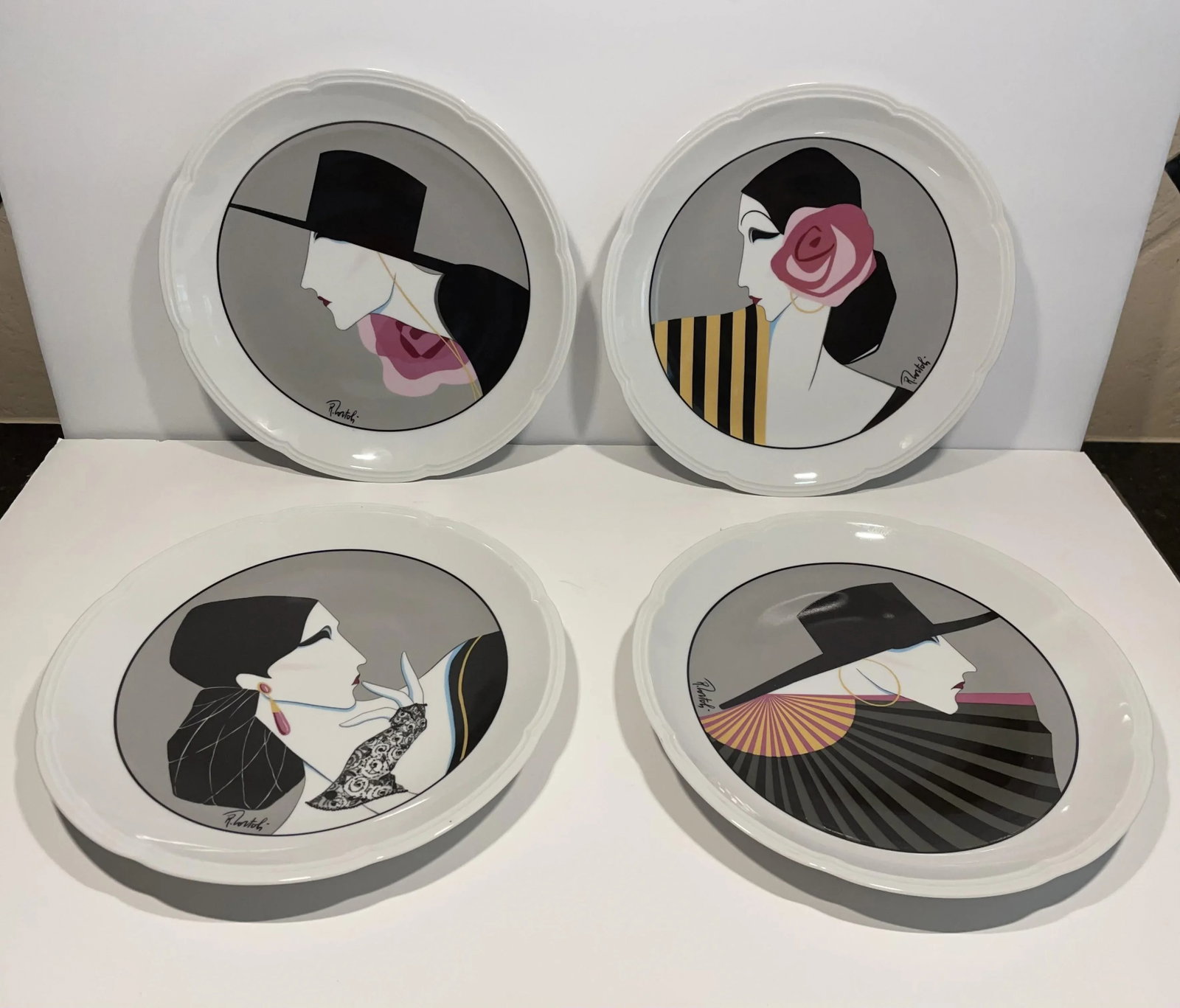 Late 20th Century White Porcelain Art Deco Dinner or Dessert Plates - Set of 4 - 2
