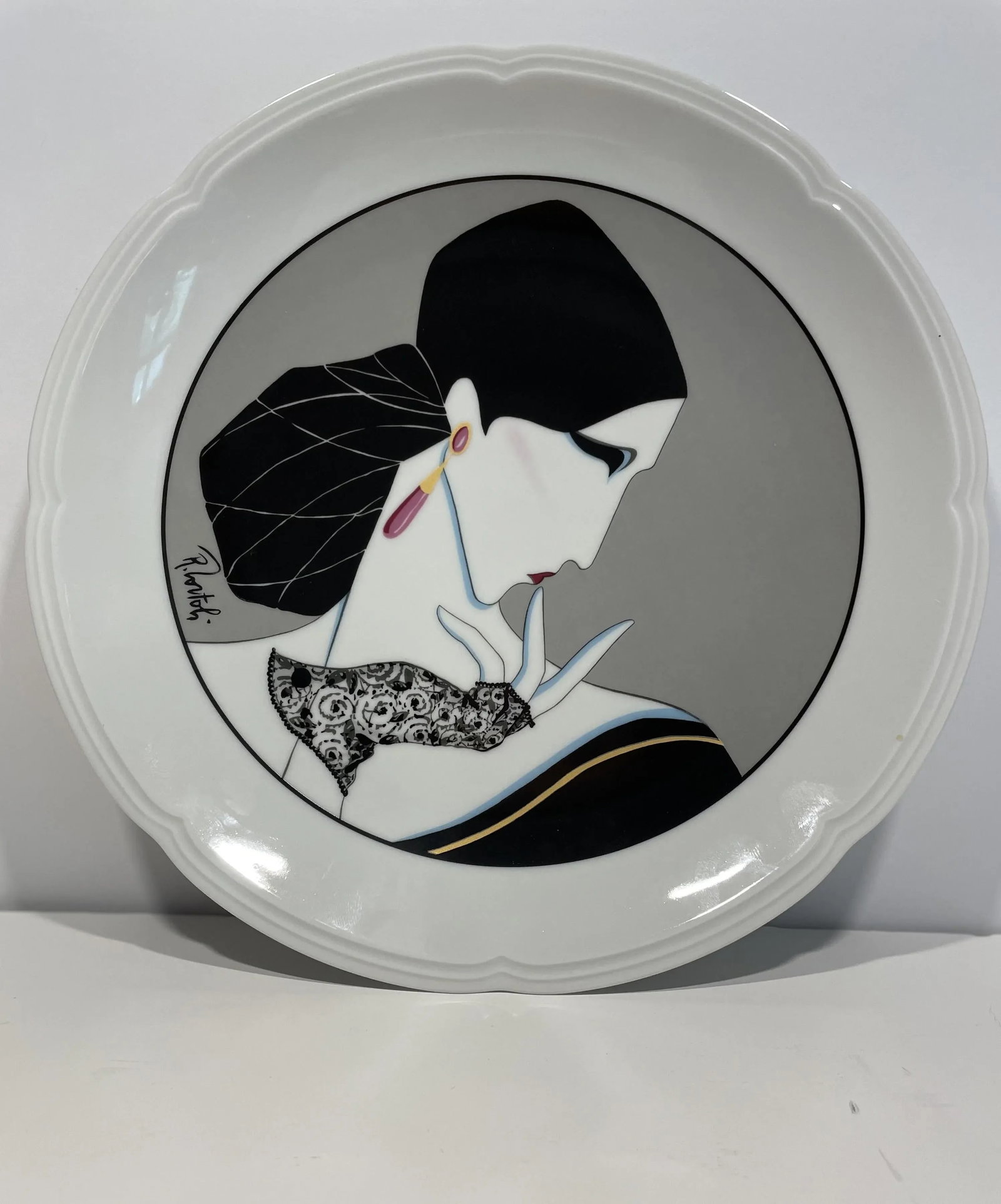 Late 20th Century White Porcelain Art Deco Dinner or Dessert Plates - Set of 4 - 3