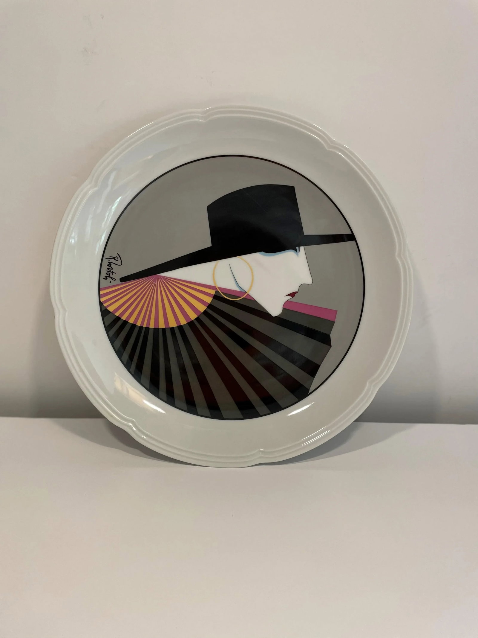 Late 20th Century White Porcelain Art Deco Dinner or Dessert Plates - Set of 4 - 6