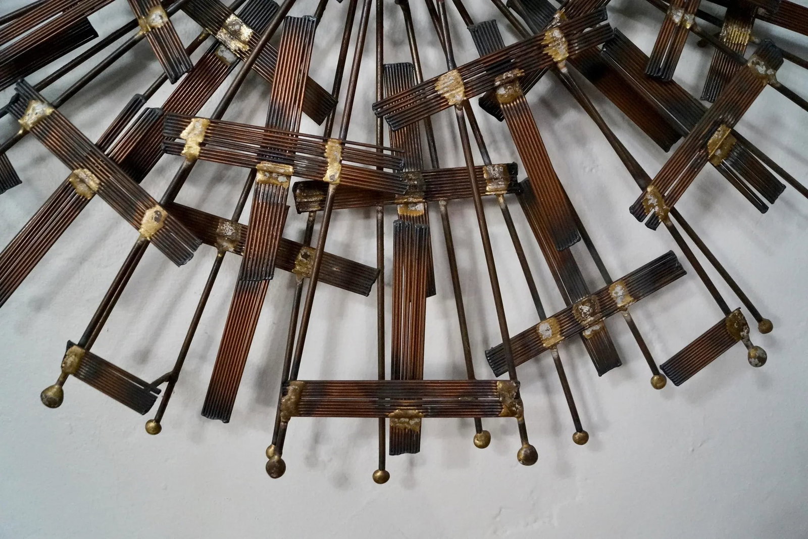 Mid-Century Modern Brutalist Sunburst Wall Sculpture - 7