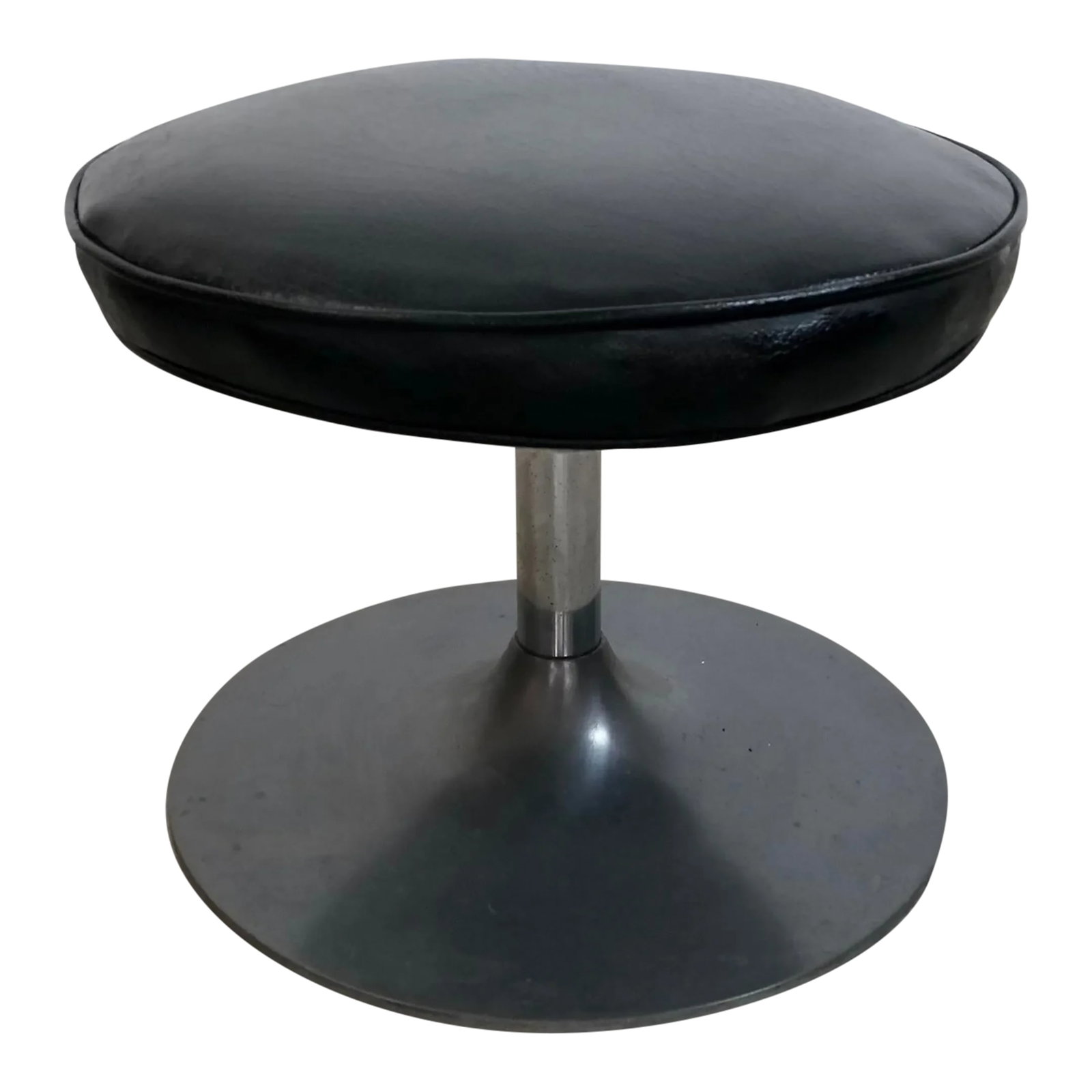 1960's Mid-Century Modern Tulip Stool Ottoman: Vintage original Midcentury Modern tulip foot stool for sale. It's in excellent condition, and has the original naugahyde vinyl in black. The base is aluminum, and has a chrome stem. It's the perfect