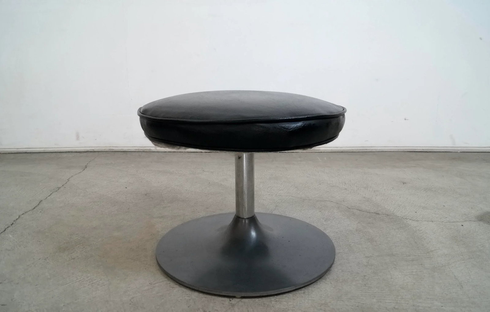 1960's Mid-Century Modern Tulip Stool Ottoman - 2