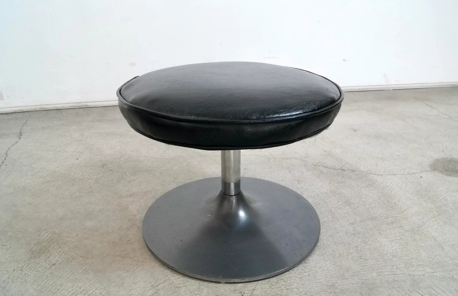 1960's Mid-Century Modern Tulip Stool Ottoman - 3