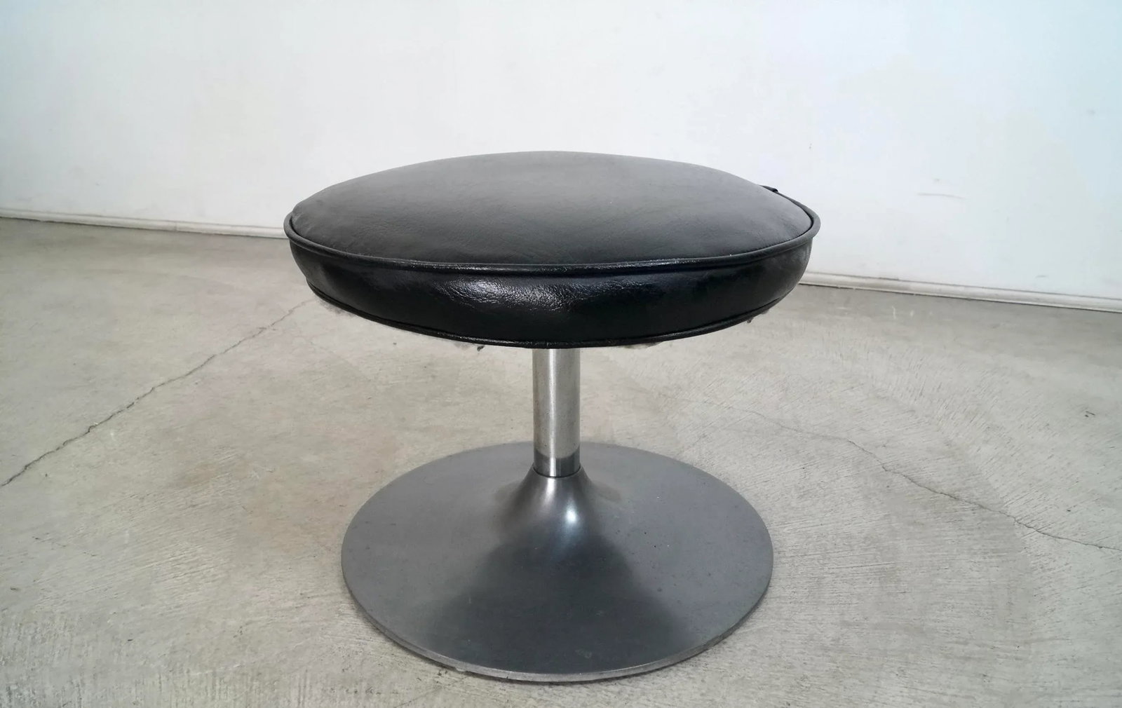 1960's Mid-Century Modern Tulip Stool Ottoman - 4