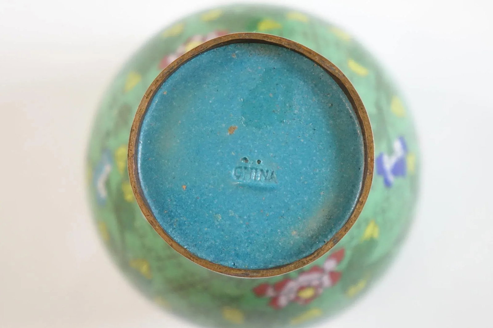 Early 20th Century Chinese Cloisonne Vase with Top - 3