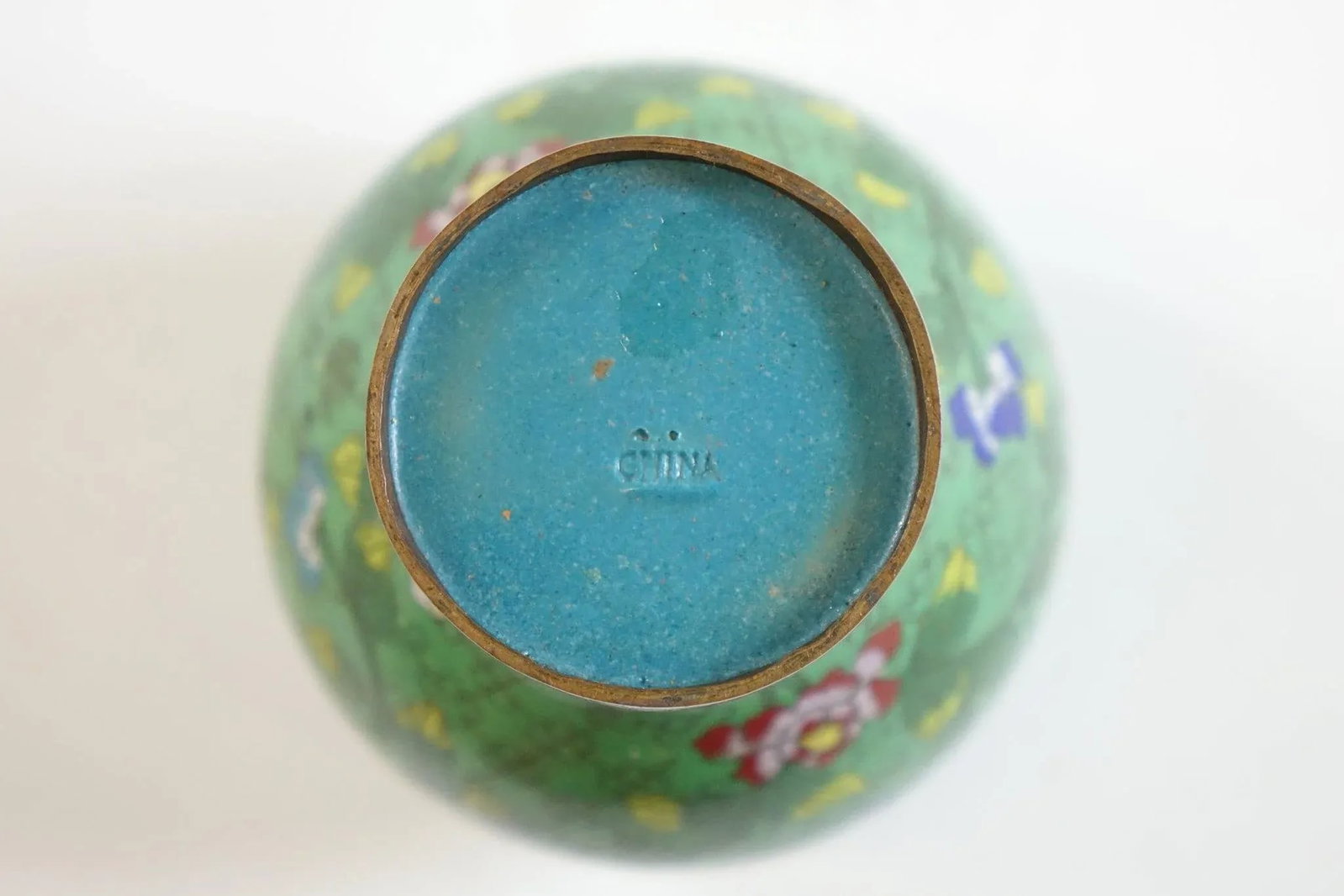 Early 20th Century Chinese Cloisonne Vase with Top - 4