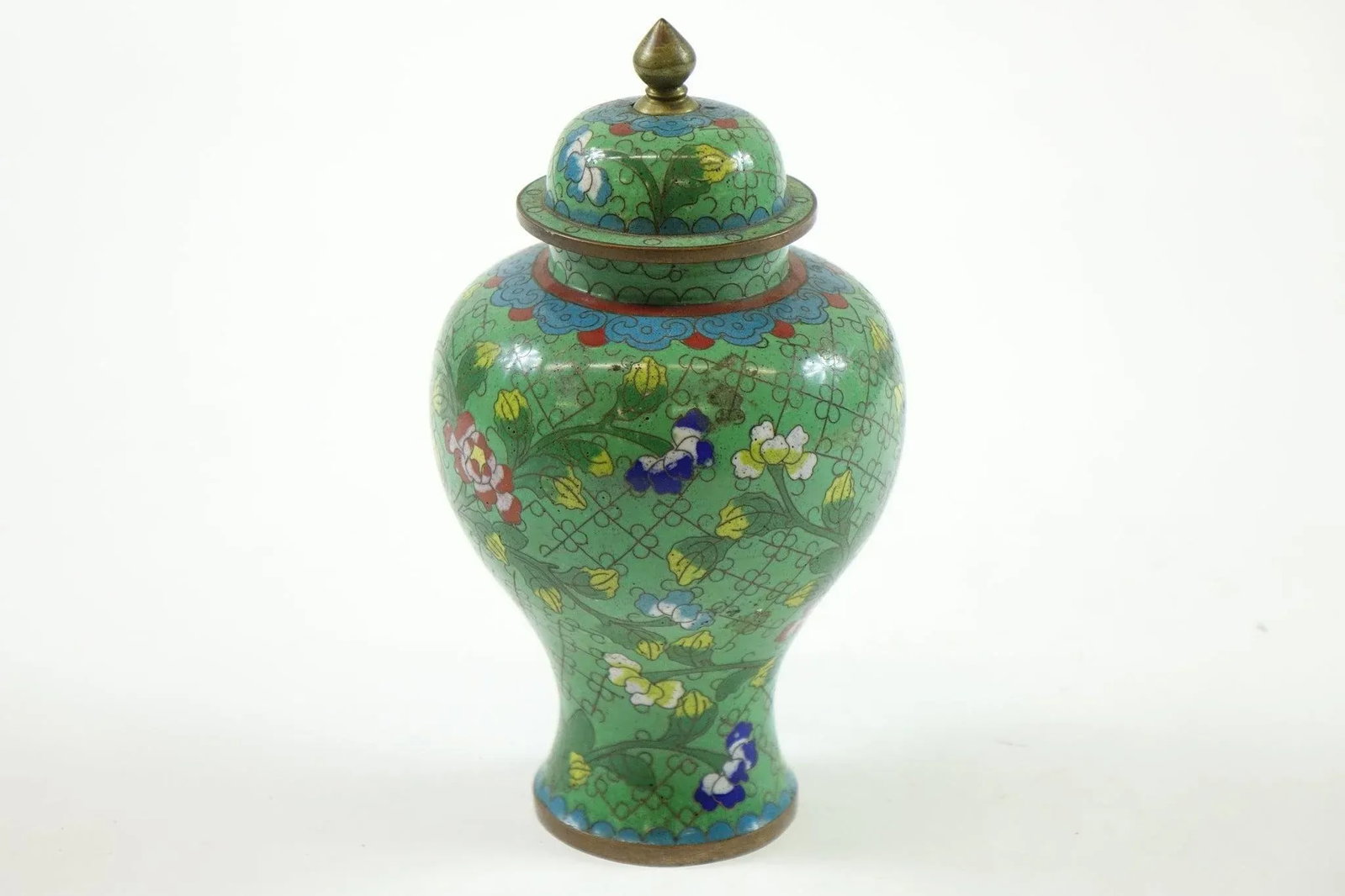 Early 20th Century Chinese Cloisonne Vase with Top - 5
