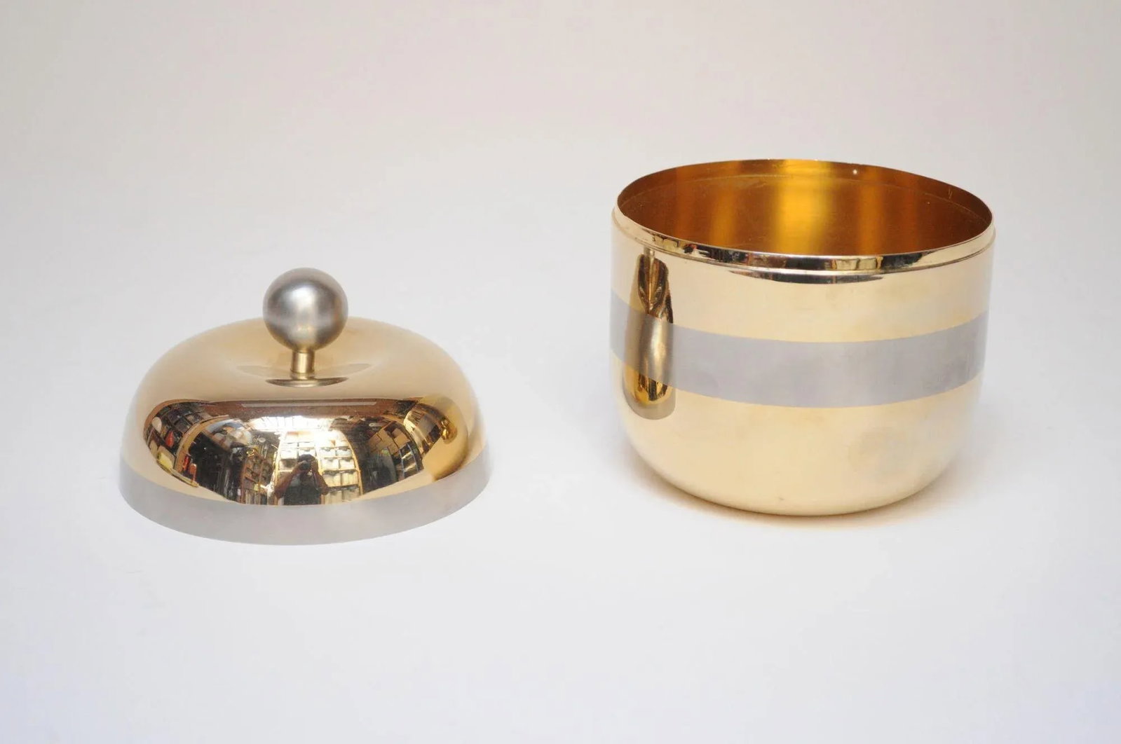 Italian Modernist "Apple" Lidded Trinket Box in Gold and Silver Aluminum - 5