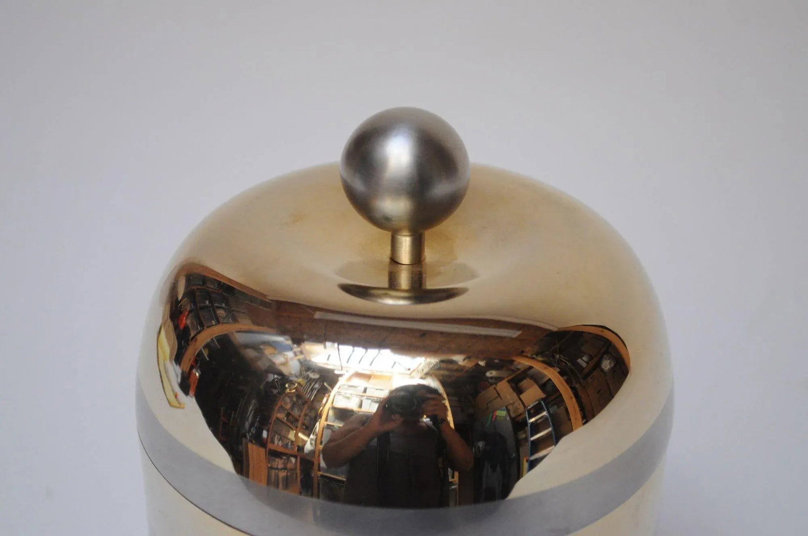 Italian Modernist "Apple" Lidded Trinket Box in Gold and Silver Aluminum - 8