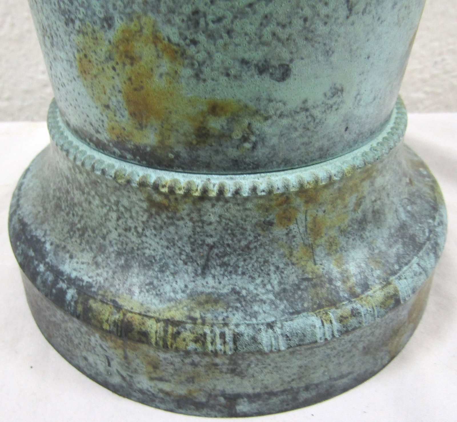 Vintage Bronze Acorn on Pedestal Table Lamp With Lampshade - 6