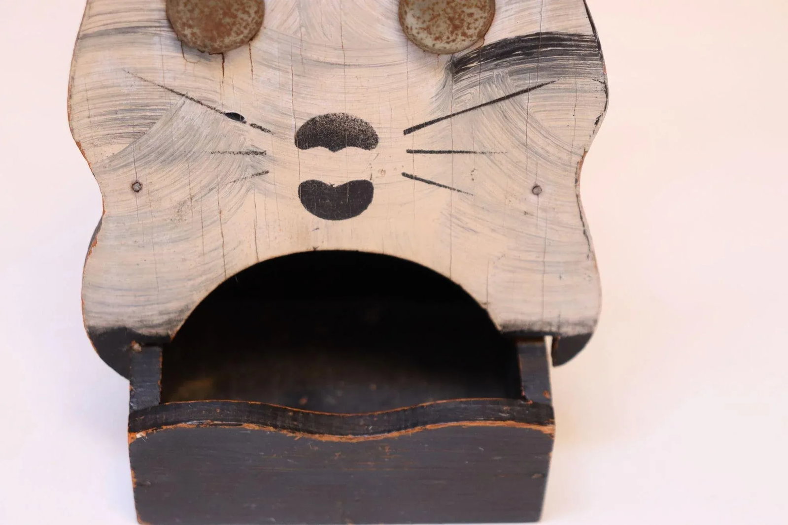 Vintage Outsider Art Carved "Cat" Matchbook Holder - 6