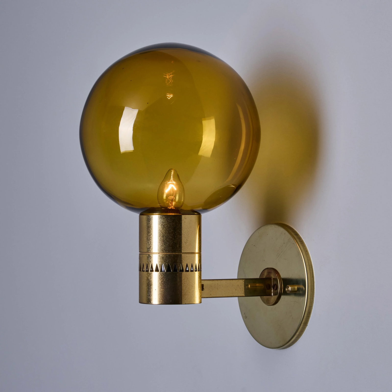 1960s Hans Agne Jakobsson #V149 Glass & Brass Wall Lamp for Markaryd, Unmarked - 10