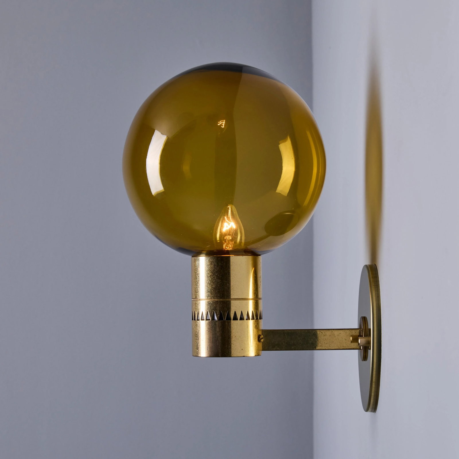 1960s Hans Agne Jakobsson #V149 Glass & Brass Wall Lamp for Markaryd, Unmarked - 3