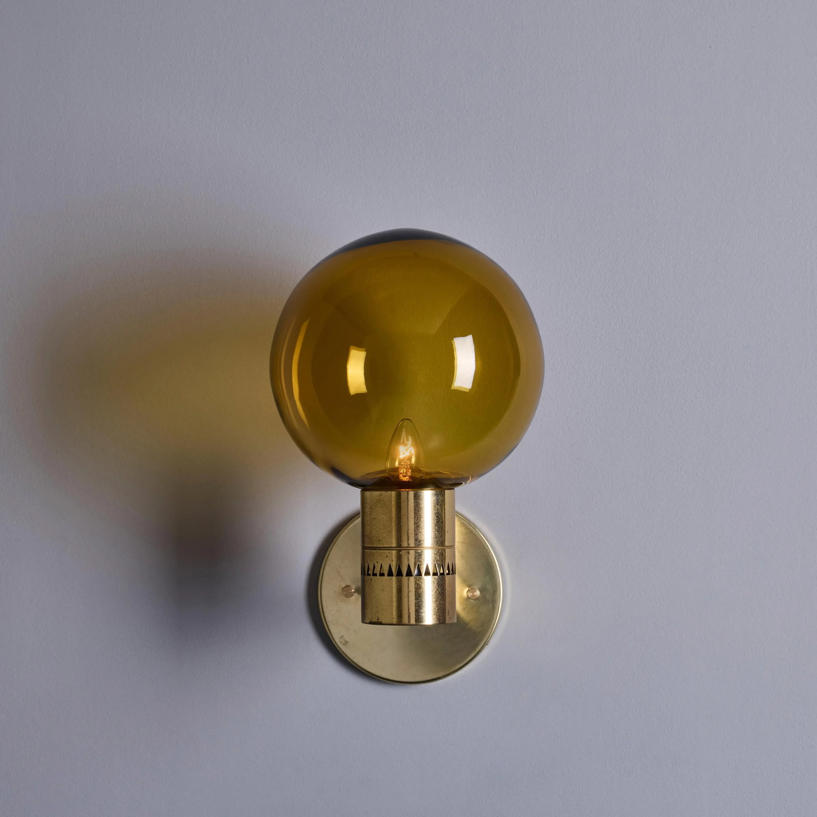 1960s Hans Agne Jakobsson #V149 Glass & Brass Wall Lamp for Markaryd, Unmarked - 4