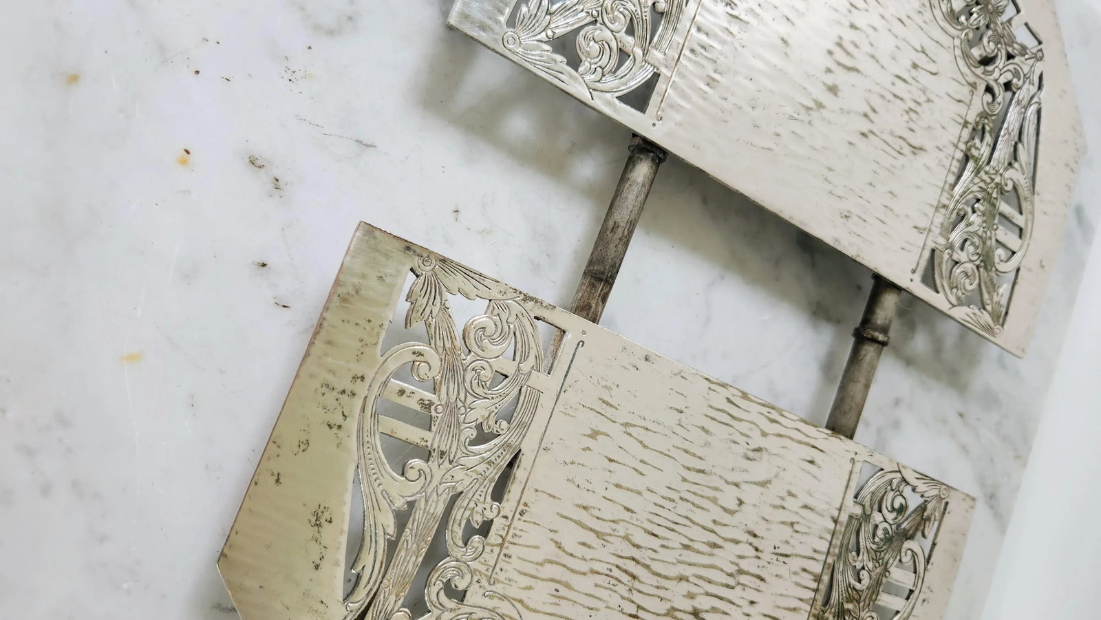 Late 19th Century Ornate Victorian Silverplate Expandable Trivet by the Middletown Silverware Compan - 5