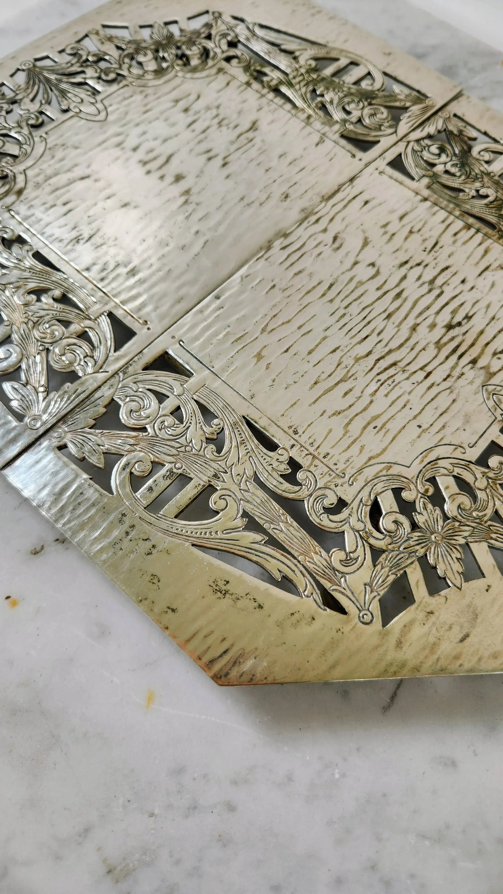Late 19th Century Ornate Victorian Silverplate Expandable Trivet by the Middletown Silverware Compan - 8